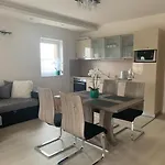 Orchidea Apartmanhaz Апартаменты *