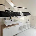Orchidea Apartmanhaz Lejlighed *