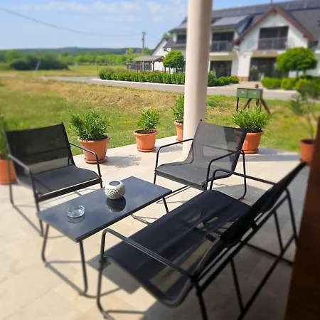 Orchidea Apartmanhaz شقة