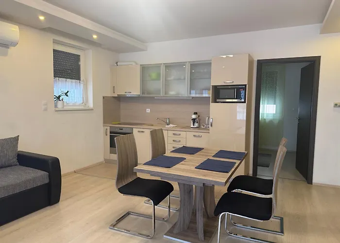 Apartament Orchidea Apartmanhaz *
